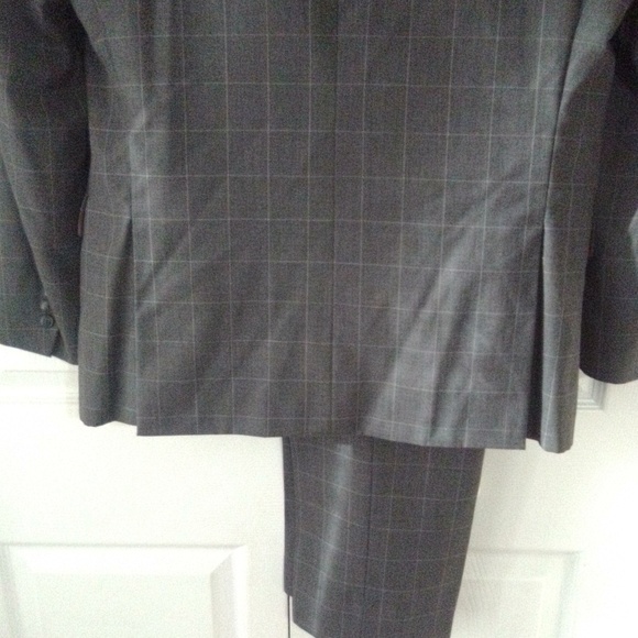38s Slim Jos.A.Banks Charcoal Window Pane Suit - Picture 4 of 8